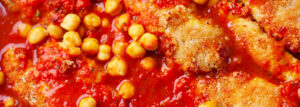 Filety drobiowe panko w sosie pomidorowym z ciecierzycą
