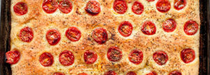 Focaccia z pomidorkami koktajlowymi