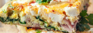 Frittata z szynką, szpinakiem i fetą