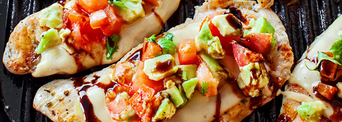 Grillowane filety z kurczaka z mozzarellą i guacamole