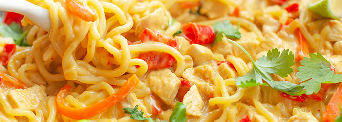 Makaron ramen z kurczakiem curry