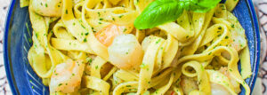 Makaron z krewetkami i pesto z bazylii