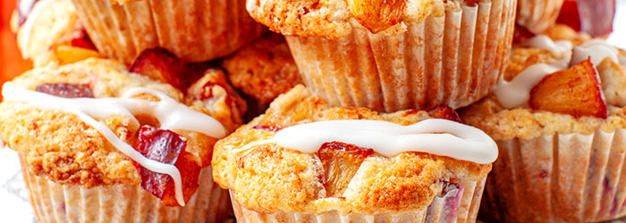 Muffinki jogurtowe ze śliwkami