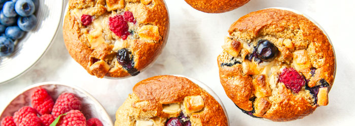 Owsiane muffiny z malinami i białą czekoladą