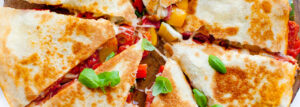 Pizzadilla z salami i papryką