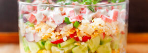 Sałatka krabowa – z paluszkami krabowymi surimi