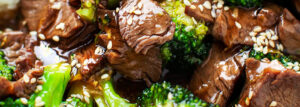 Stir-fry z wołowiną i brokułami