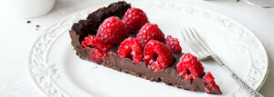 Tarta czekoladowa z malinami