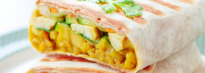 Wrap z kurczakiem i mango