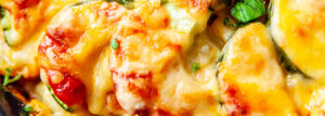 Zapiekanka gyros z ziemniakami, kurczakiem i cukinią