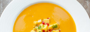 Zupa dyniowa z salsą mango