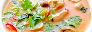 Zupa tajska Tom Yam z kurczakiem