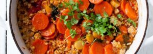 Aromatyczne biryani z soczewicą, marchewką i pomidorami