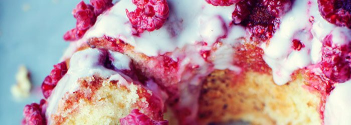 Babka cytrynowa z malinowym lukrem