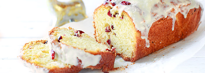 Babka jogurtowa z białą czekoladą i żurawiną