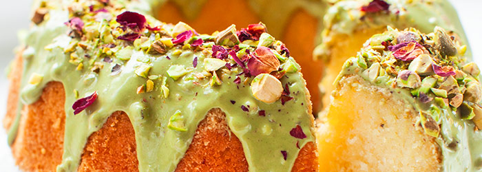 Babka z polewą pistacjową