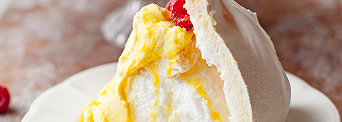 Beza Pavlova Bombardino z malinami
