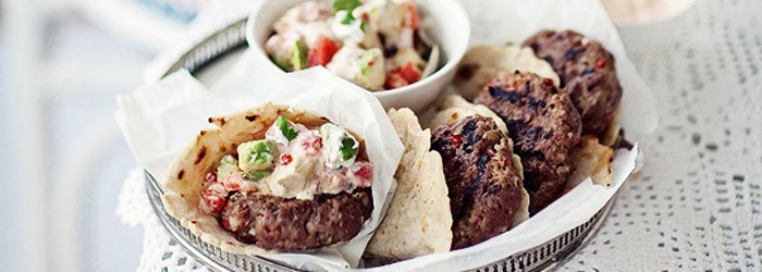 Burgery meksykańskie z salsą z awokado i pomidorów