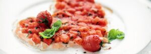 Carpaccio z łososia z pomidorami zapiekane w piekarniku