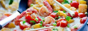 Curry dyniowe z krewetkami i pomidorkami