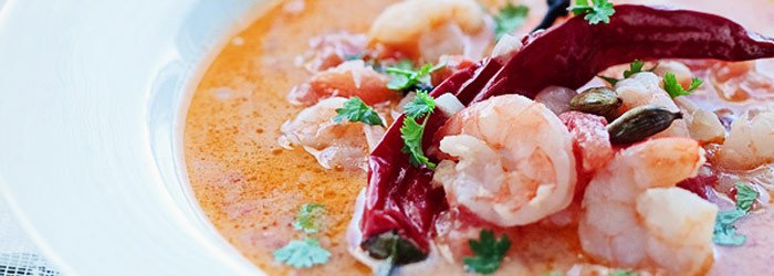 Curry pomidorowe z krewetkami
