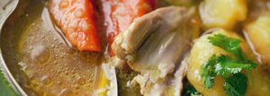 Curry potrawka z kurczaka z ziemniakami i marchewką