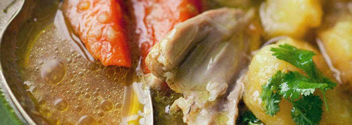 Curry potrawka z kurczaka z ziemniakami i marchewką