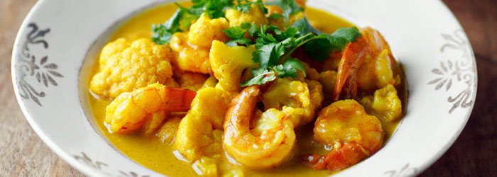 Curry z kalafiorem i krewetkami