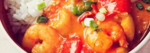 Curry z krewetkami i papryką