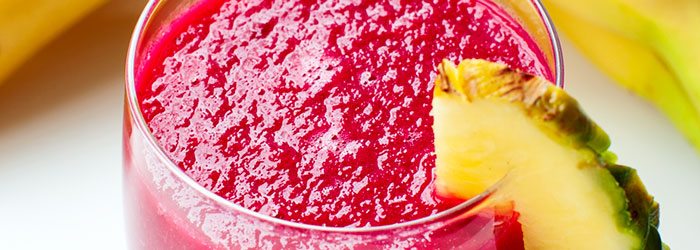 Czerwone smoothie z buraka i ananasa