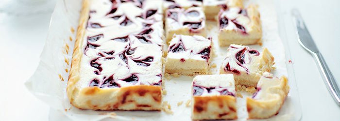 Desernik śliwkowy na kruchym spodzie