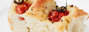 Focaccia z pomidorkami i oregano
