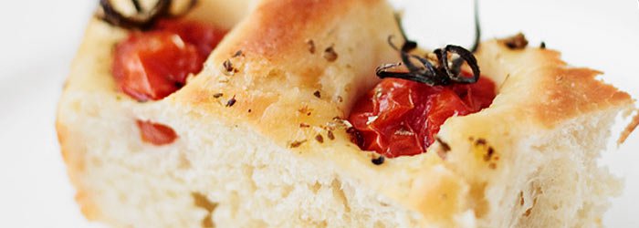 Focaccia z pomidorkami i oregano