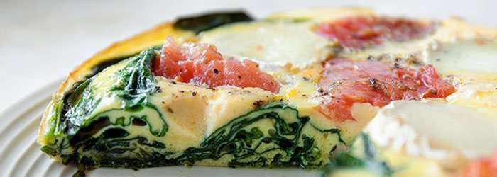 Frittata ze szpinakiem, pomidorami i serem