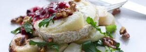 Grillowany ser kozi z dressingiem żurawinowym