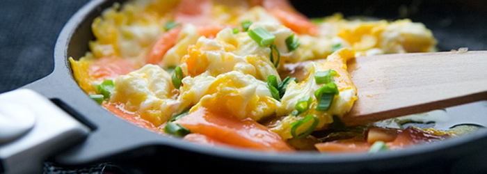 Scrambled eggs in butter with smoked salmon and chives