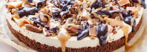 Kajmakowy sernik na zimno na spodzie brownie