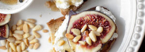 Sandwich with fig and ricotta
