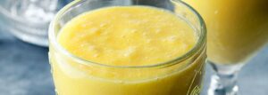 Koktajl z mango z mlekiem kokosowym i sokiem z limonki
