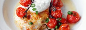 Kurczak w marynacie jogurtowej zapiekany z mozzarellą i pomidorkami