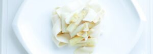 Makaron z białymi szparagami, oliwą truflową i serem Pecorino