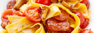 Makaron z kurkami i chorizo