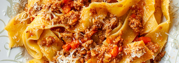 Makaron z sosem ragù