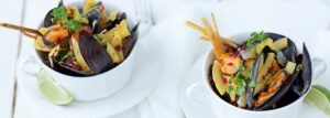 Małże w szafranowym sosie curry z kokosem