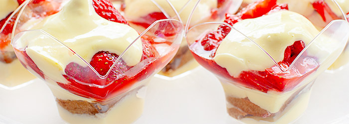 Mini deserki Tiramisu z truskawkami