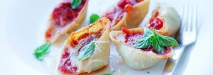 Muszle z pieczoną papryką i pomidorami