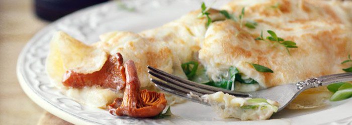 Herbed omelet with chanterelles and camembert cheese