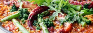 Paella z ośmiornicą i szparagami