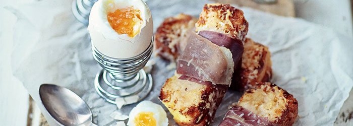 Paluszki z brioszki smażonej w parmezanie i szynce parmeńskiej