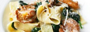 Pappardelle z kurkami, szpinakiem i orzechami włoskimi